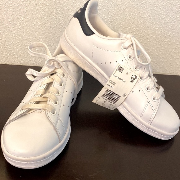 adidas Shoes - NWT ADIDAS ORIGINALS STAN SMITH CASUAL SHOES |Size 6